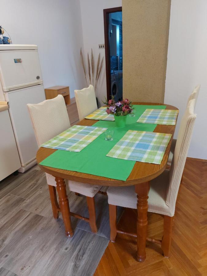 Apartman Stefan Apartamento Karlobag Exterior foto