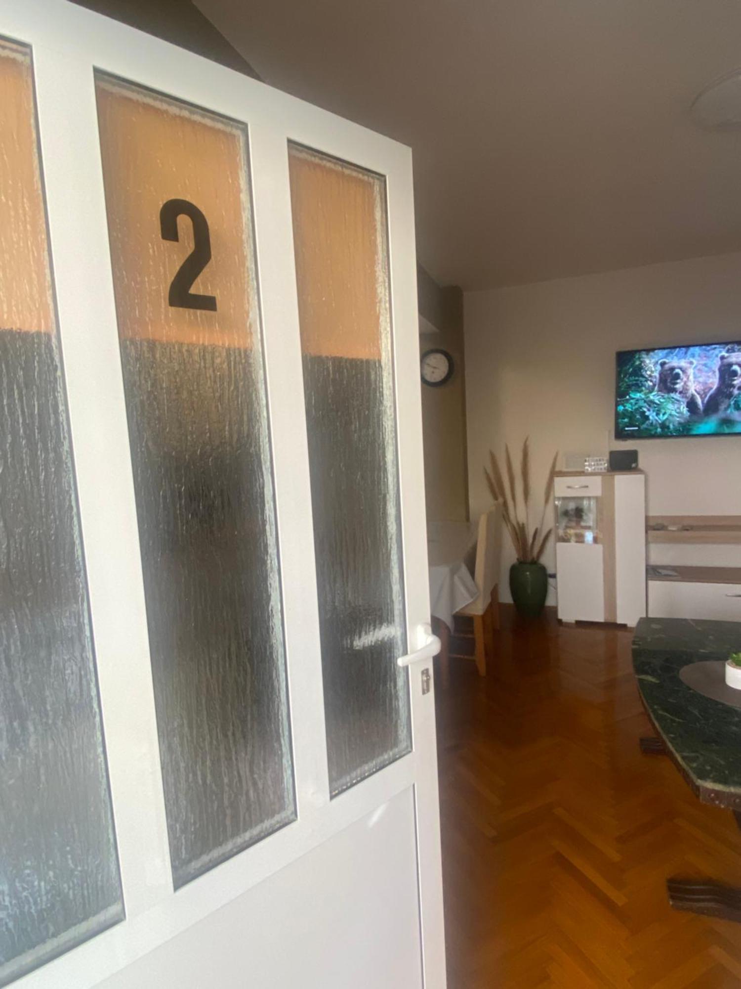 Apartman Stefan Apartamento Karlobag Exterior foto
